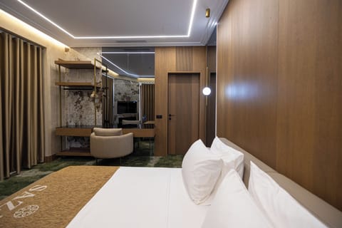 Standard Double Room | Desk, laptop workspace, free WiFi