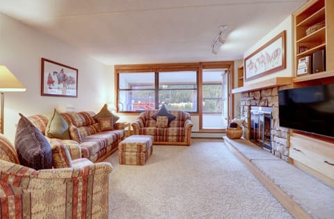 Condo, 1 Bedroom | Living area | Smart TV