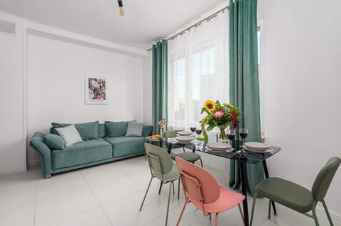 Comfort Apartment, City View | Living area | 40-inch flat-screen TV with digital channels