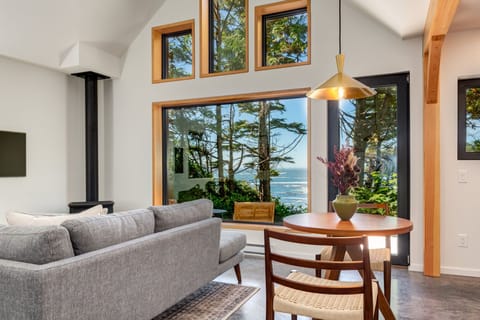 Premium Cabin, Ocean View | Dining room