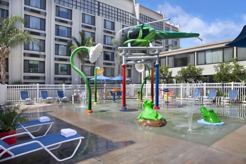 Outdoor pool, open 9 AM to 10 PM, free cabanas, sun loungers