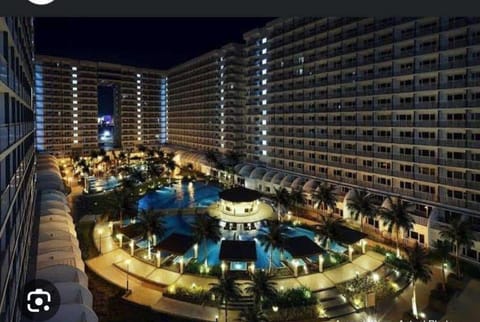2 outdoor pools