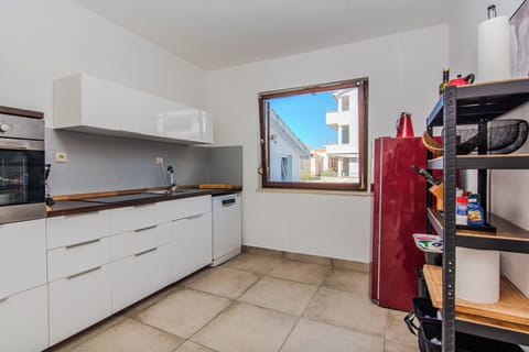 Comfort House, Sea View | Private kitchen | Full-size fridge, microwave, oven, stovetop