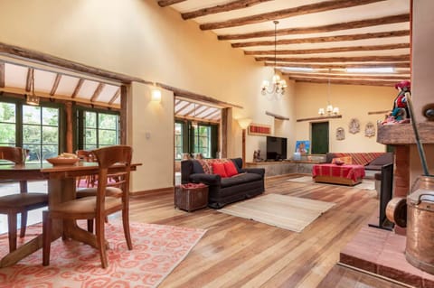 House | 4 bedrooms, desk, high-speed internet