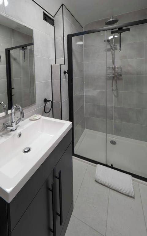 Deluxe Double Room, Garden View | Bathroom