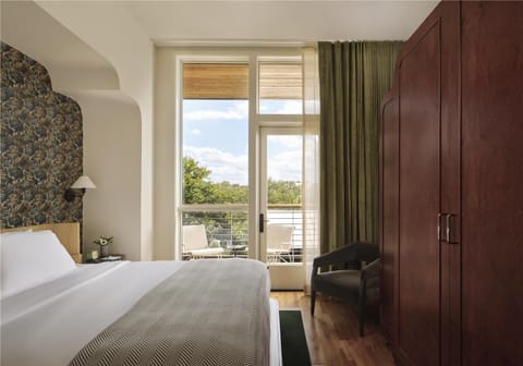 Premium bedding, down comforters, memory foam beds, minibar