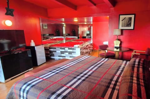 Room, 1 King Bed, Smoking (Jetted Tub) | Desk, iron/ironing board, free WiFi, bed sheets