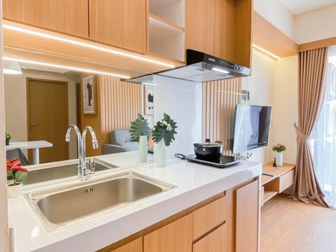 Standard Apartment | Private kitchen | Cookware/dishes/utensils