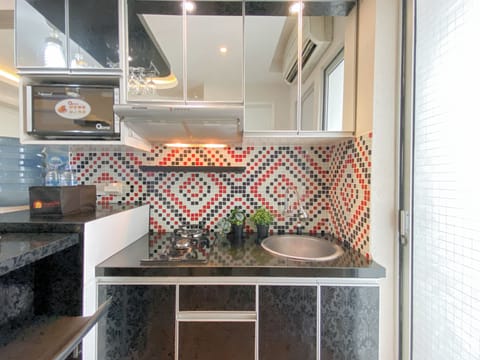 Standard Apartment | Private kitchen | Cookware/dishes/utensils