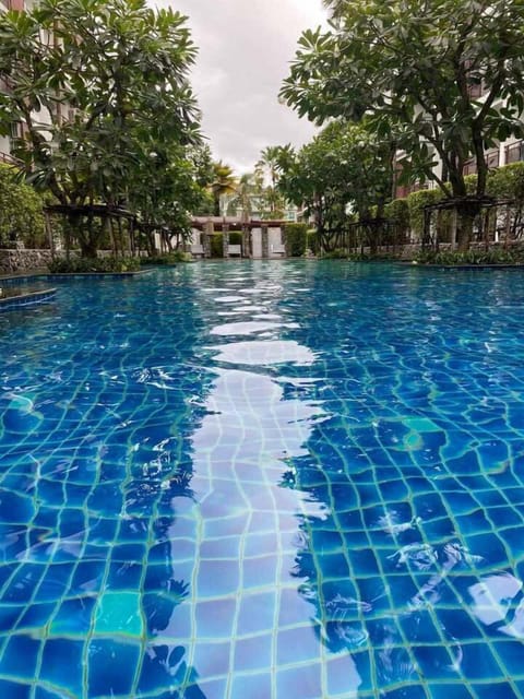 2 outdoor pools