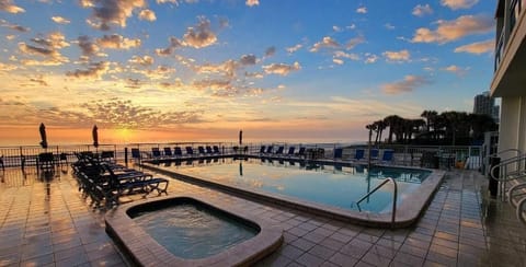 12 outdoor pools
