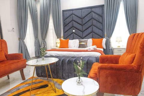 House | Desk, laptop workspace, iron/ironing board, free WiFi