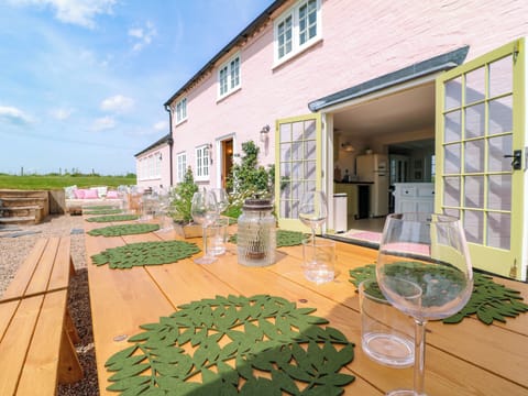 Cottage | Outdoor dining