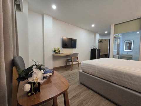 Superior Double Room | Laptop workspace, blackout drapes, WiFi (free)