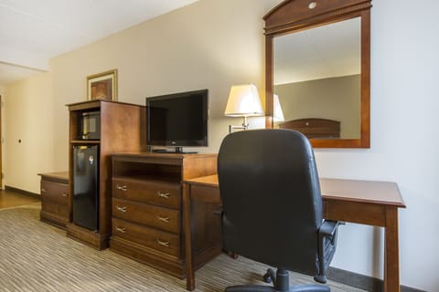 Premium bedding, individually decorated, individually furnished, desk