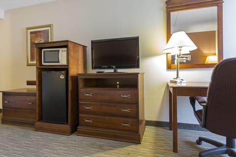 Standard Room, 1 King Bed, Non Smoking | Premium bedding, individually decorated, individually furnished, desk