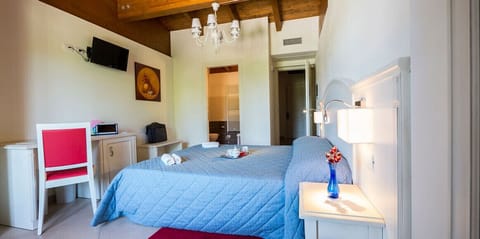 Basic Double Room, Balcony | In-room safe, desk, laptop workspace, blackout drapes