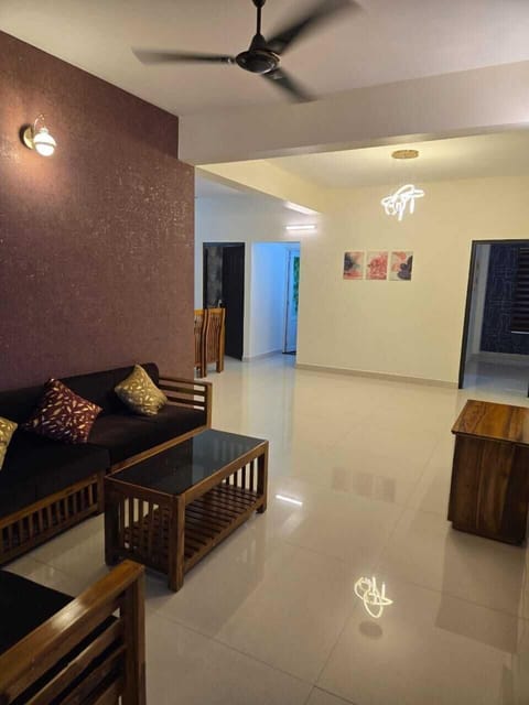 Executive Suite, 3 Bedrooms, Balcony, City View | Living area | TV