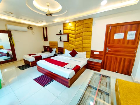 Family Room, Air conditioning | Desk, laptop workspace, rollaway beds, free WiFi