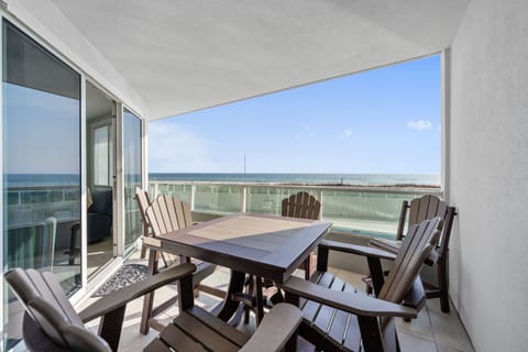 Signature Condo, 2 Bedrooms, Pets Allowed, Beach View | Balcony