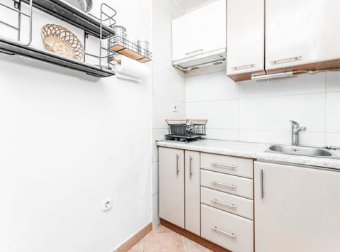 House (One Bedroom House with Terrace and Po) | Private kitchenette | Fridge