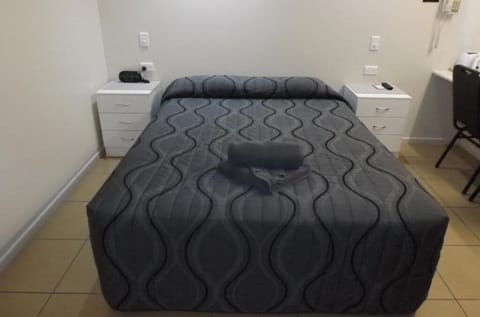 Double Room | Desk, laptop workspace, iron/ironing board, WiFi (free)