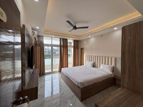 Deluxe Double Room, Balcony, Garden View | Free WiFi