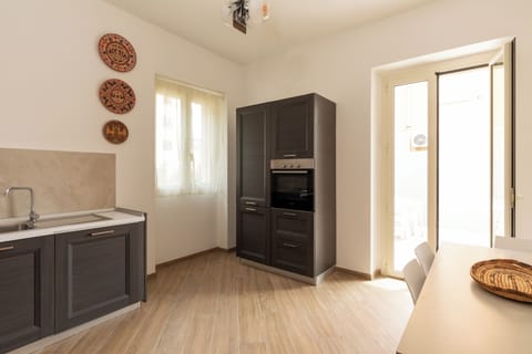 Apartment, 3 Bedrooms, Garden Area | Private kitchen | Fridge, microwave, oven, stovetop