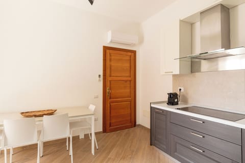 Apartment, 3 Bedrooms, Garden Area | Private kitchen | Fridge, microwave, oven, stovetop