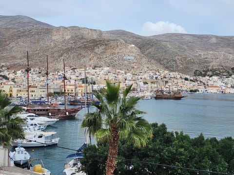 Deluxe Twin Room, Balcony, Harbor View | Egyptian cotton sheets, premium bedding, minibar, in-room safe