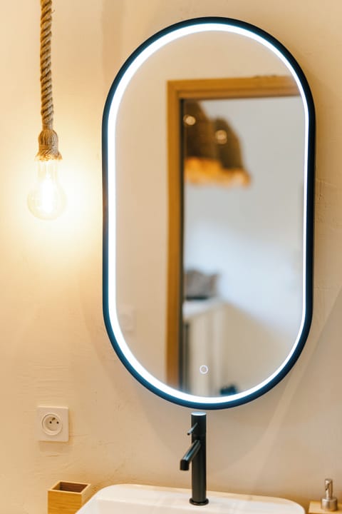 Luxury Studio | Bathroom | Shower, hair dryer, towels, soap