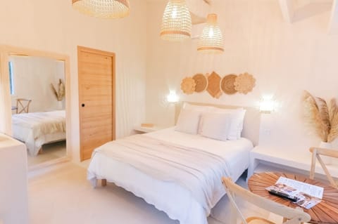 Premium bedding, iron/ironing board, free rollaway beds, free WiFi