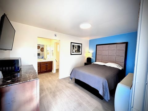 In-room safe, desk, laptop workspace, blackout drapes