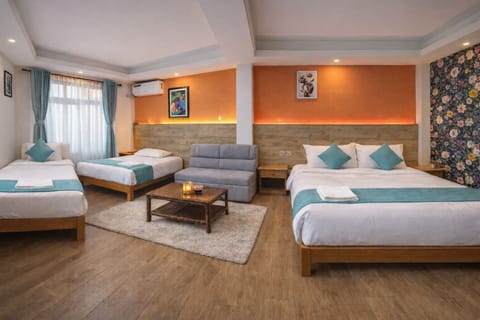 Family Triple Room | Desk, laptop workspace, free WiFi