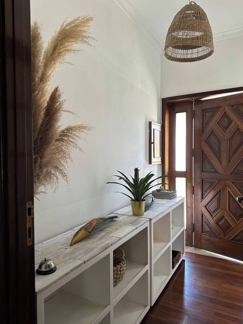 House, 5 Bedrooms, Balcony | Interior