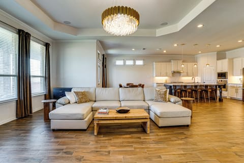House (5 Bedrooms) | Interior