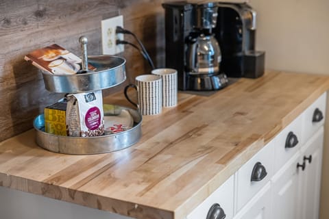 Comfort House, Non Smoking, City View | Private kitchen | Fridge, microwave, oven, stovetop