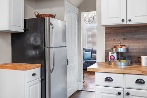 Comfort House, Non Smoking, City View | Private kitchen | Fridge, microwave, oven, stovetop