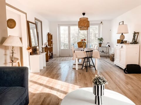 Standard Apartment, Patio | Dining room