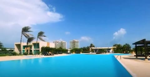 10 outdoor pools