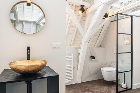 Junior Studio Suite, City View | Bathroom | Separate tub and shower, hair dryer, bathrobes, slippers