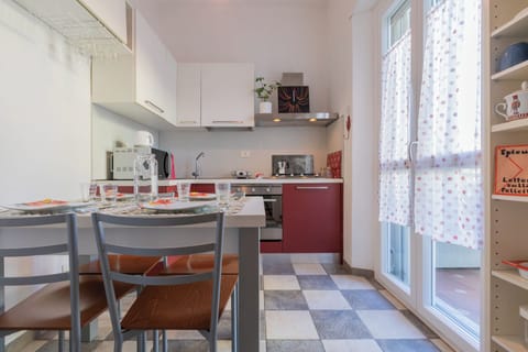 Apartment, 2 Bedrooms | Private kitchen | Fridge, microwave, oven, stovetop