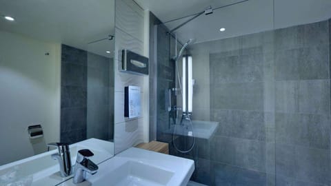 Standard Room, Multiple Beds | Bathroom | Eco-friendly toiletries, hair dryer, slippers, towels