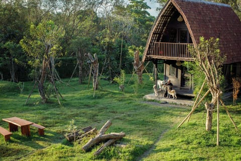 Desk, laptop workspace, free WiFi, bed sheets