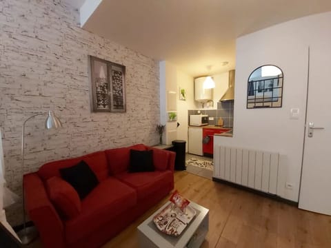 Standard Apartment, City View | Living area | TV