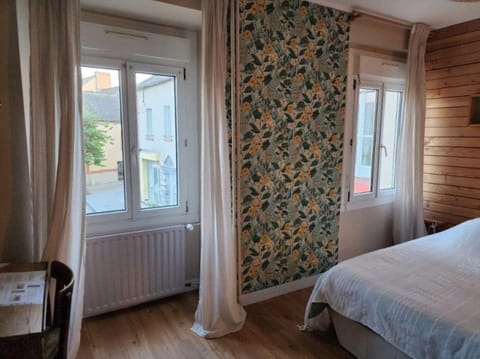 Comfort Room, City View | Iron/ironing board, free WiFi