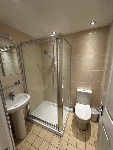 Double Room | Bathroom | Free toiletries, hair dryer, towels, soap