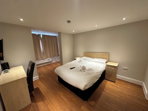 Double Room | Desk, laptop workspace, soundproofing, iron/ironing board