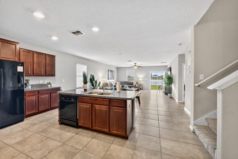 House, 5 Bedrooms | Interior