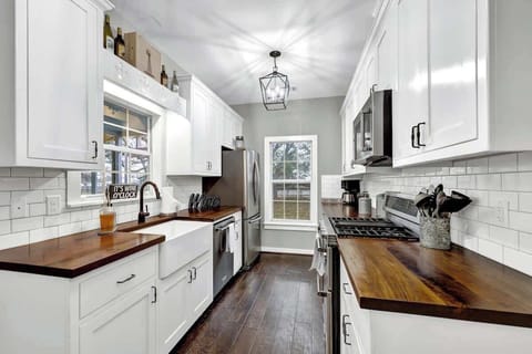 House, Multiple Beds, Patio, Garden View (1203 N Adams) | Private kitchen